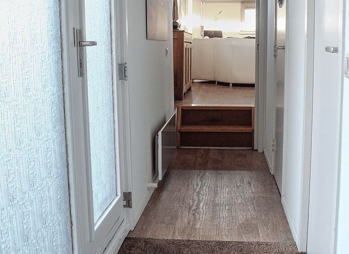 Vacation home in Oudega at Heegermeer, located on the Frisian lakes with beautiful views of the water and green surroundings.