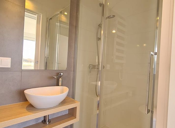 Gezellige binnenruimte van Huisje in Oudega, vakantiehuis met uitzicht op Heegermeer.