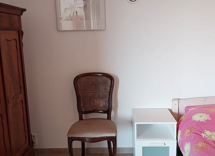 Stijlvolle zithoek in Vakantiehuisje in Oudega, gelegen aan het Heegermeer in de Friese meren, met prachtig uitzicht.