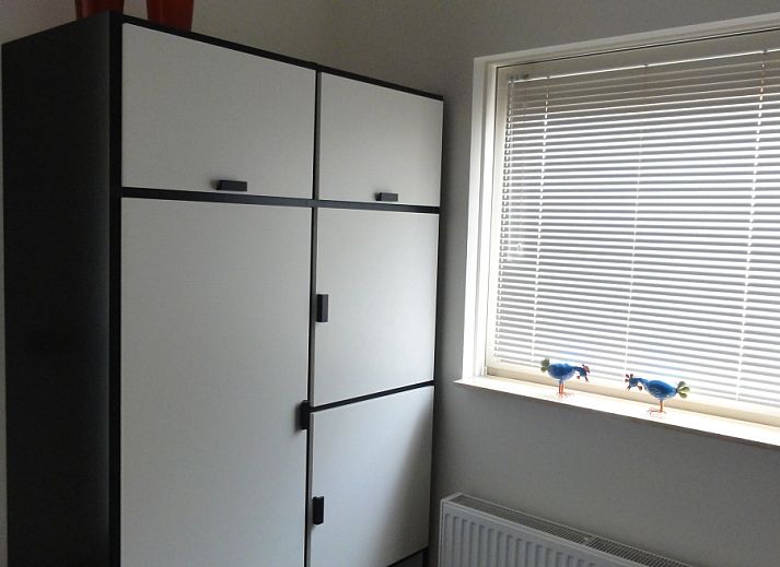 Vacation home FR518 with terrace by the water in Koudum, Frisian lakes.