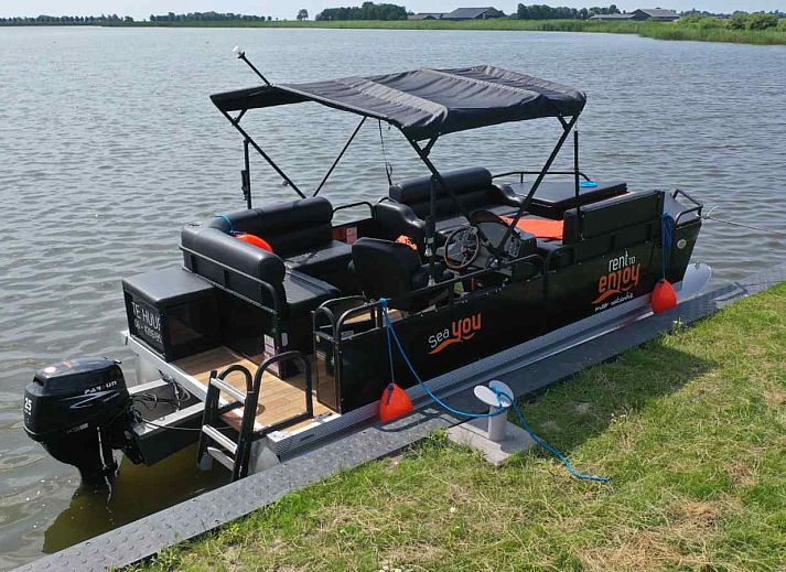 Plattegrond van vakantiehuis FR061 in Koudum, toont indeling van kamers en voorzieningen.