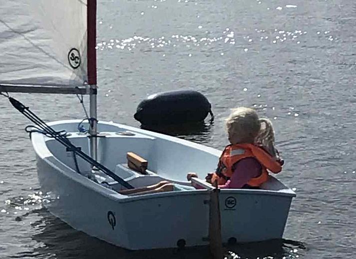 Plattegrond van vakantiehuis FR061 in Koudum, toont indeling van kamers en voorzieningen.