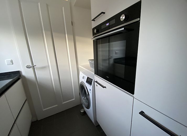 Plattegrond van vakantiehuis FR061 in Koudum, toont indeling van kamers en voorzieningen.