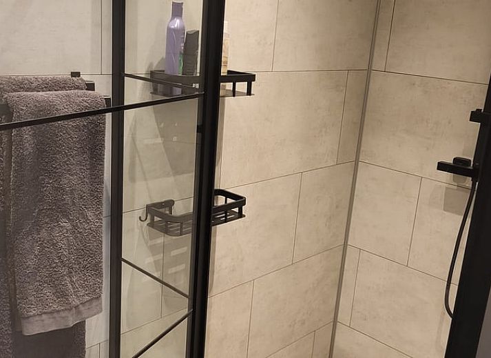 Sunny terrace at Cottage in Hemelum cottage in Hemelum, perfect for a morning coffee among the Frisian lakes.