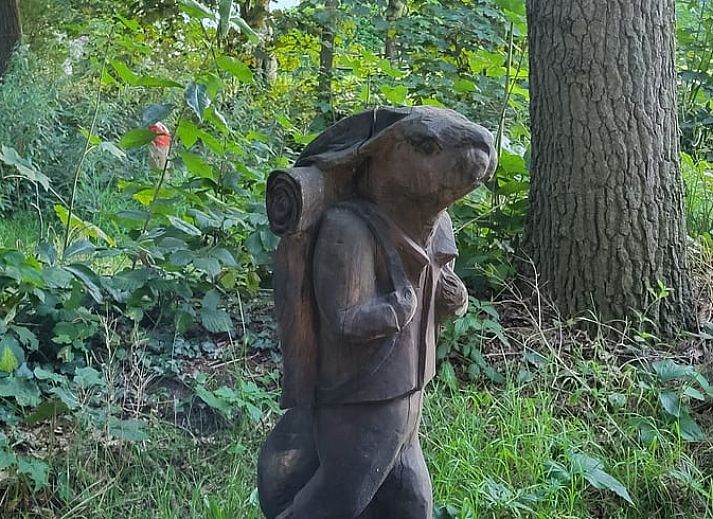 Expansive garden of Huisje in Hemelum vacation home in Hemelum, an oasis of peace near the Frisian lakes.