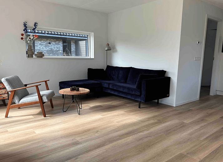 Moderne Kueche im Ferienhaus in Elahuizen, ideal fuer einen entspannten Aufenthalt an den friesischen Seen.