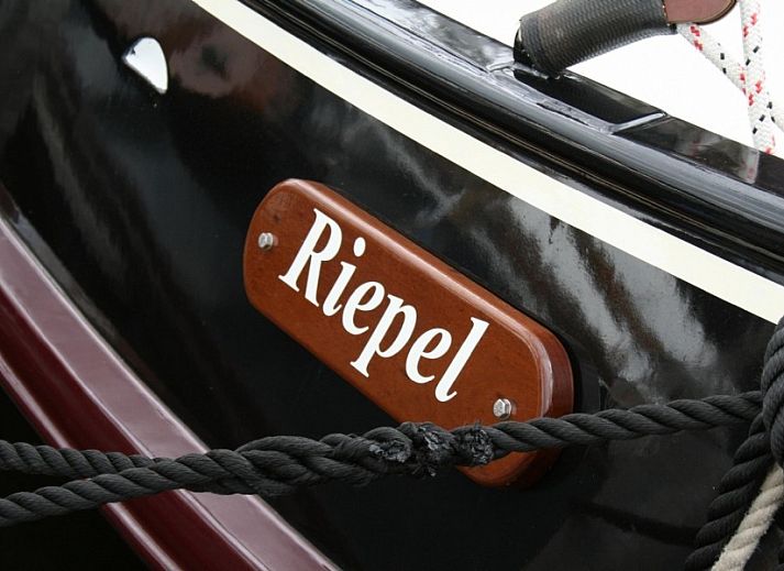 Riepel boot in Gaastmeer, Friese meren, geniet van een zeilervaring op de Fluessen.