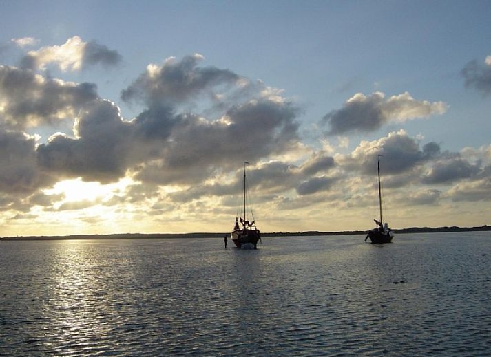 Breesan Segelboot auf den friesischen Seen bei Gaastmeer, ideal fuer einen abenteuerlichen Urlaub auf dem Wasser.