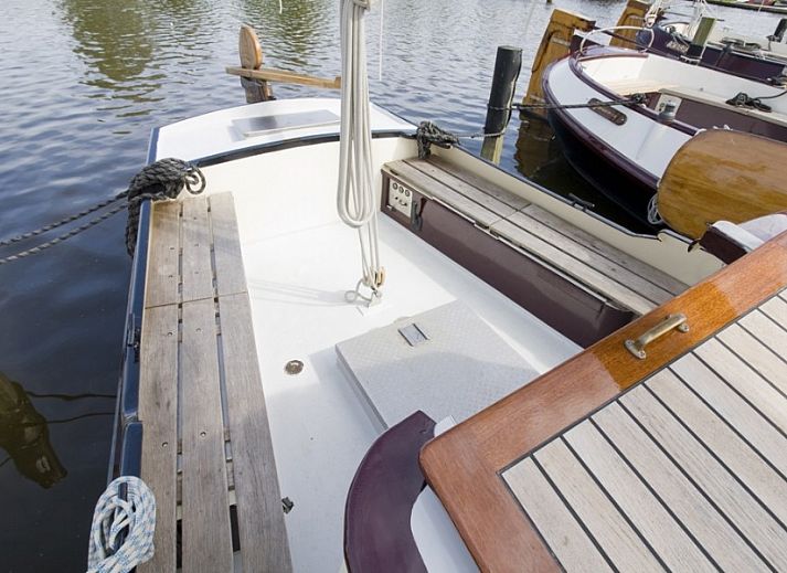 Breesan Segelboot auf den friesischen Seen bei Gaastmeer, ideal fuer einen abenteuerlichen Urlaub auf dem Wasser.