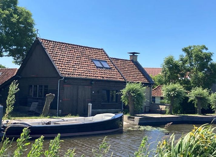 Vakantiehuis in Gaastmeer aan het water, idyllisch gelegen in de Friese meren met een prachtig uitzicht op de natuur.