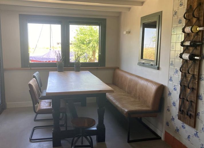 Terras van Vakantiehuis in Gaastmeer, perfect voor ontspanning met uitzicht op de serene Friese meren.