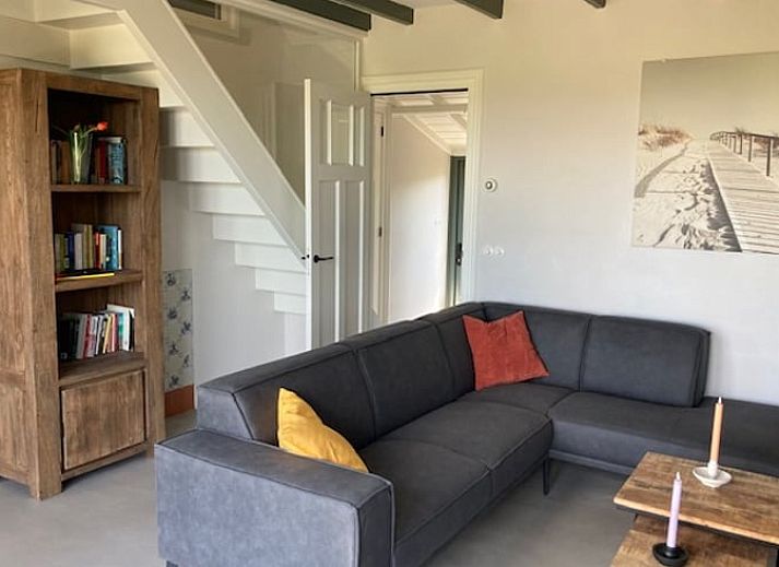 Terras van Vakantiehuis in Gaastmeer, perfect voor ontspanning met uitzicht op de serene Friese meren.