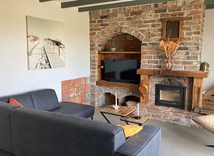 Terras van Vakantiehuis in Gaastmeer, perfect voor ontspanning met uitzicht op de serene Friese meren.