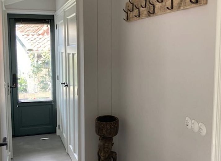 Terras van Vakantiehuis in Gaastmeer, perfect voor ontspanning met uitzicht op de serene Friese meren.