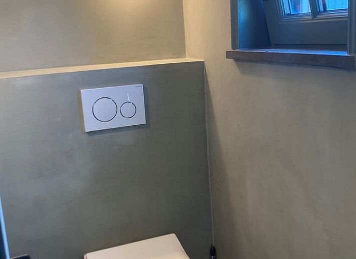 Authentieke bakstenen gevel van Vakantiehuis in Gaastmeer, gelegen in de rustige omgeving van de Friese meren.