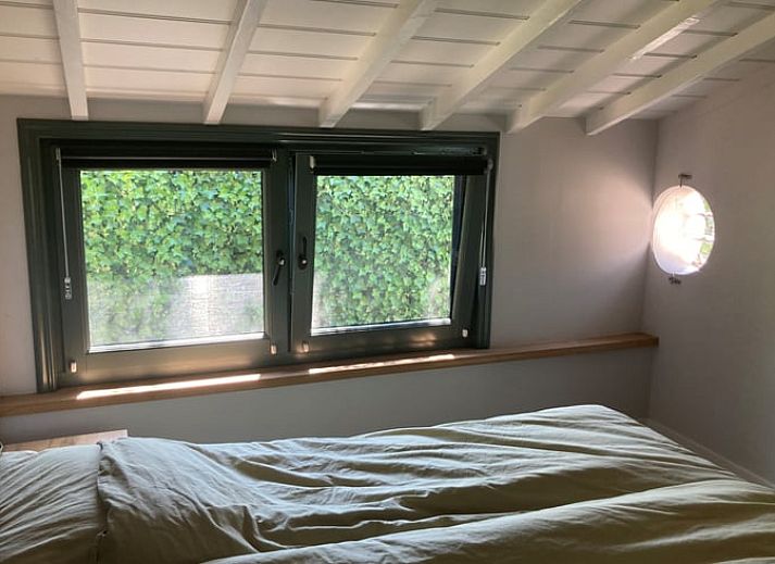 Authentieke bakstenen gevel van Vakantiehuis in Gaastmeer, gelegen in de rustige omgeving van de Friese meren.