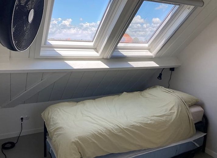 Schaduwrijke tuin bij Vakantiehuis in Gaastmeer, ideaal voor ontspannen wandelingen in de groene omgeving.