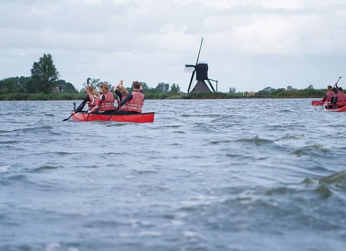 Eetzaal in Huisje in Nijhuizum, vakantiewoning bij de Friese meren, geschikt voor grote gezelschappen.