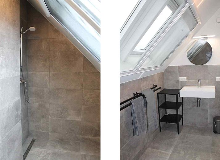 Luxe slaapkamer in vakantiehuis FR173, Balk, met grote ramen en veel natuurlijk licht.