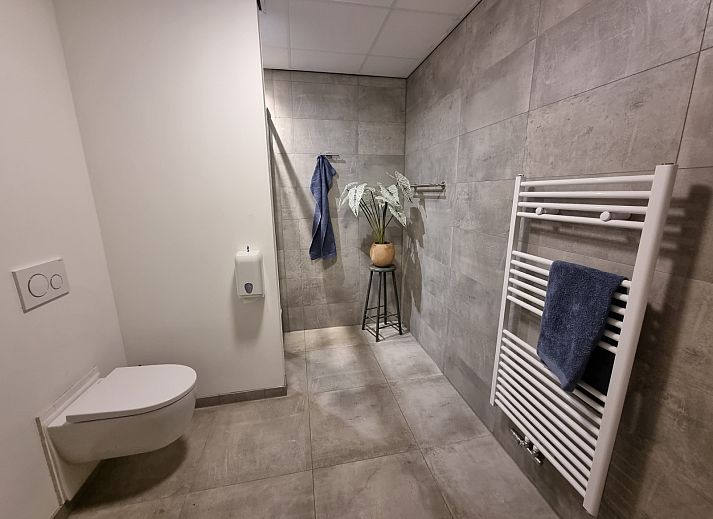 Moderne Kueche im Ferienhaus FR503, Balk, Friesische Seen.