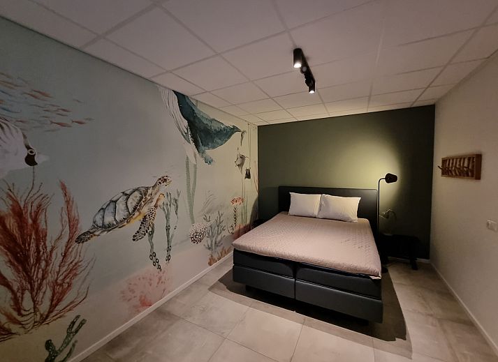 Schlafzimmer mit Doppelbett im Ferienhaus FR503, Balk.