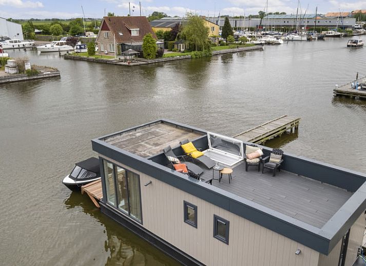Guest house 091001 • Holiday property Slotermeer • Vakantiehuis Harboursuite 2 incl. motorboot