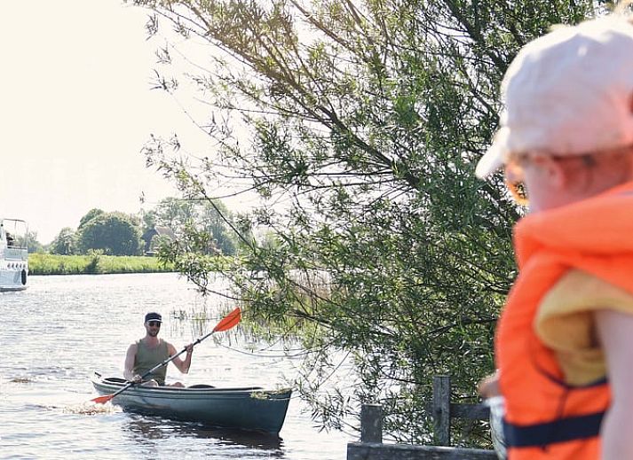 Attraktiver Holzinnenraum im Ferienhaus in Echtenerbrug, Tjeukemeer.