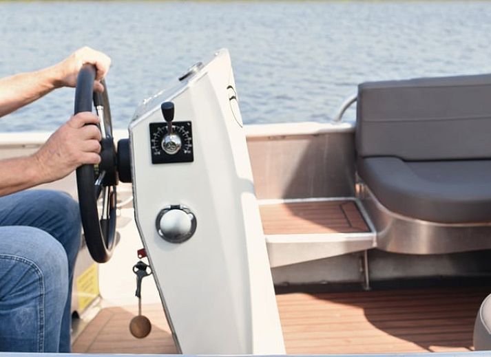 Entspannen Sie sich bei einem Kaffee auf der Terrasse von Holiday home in Echtenerbrug, Tjeukemeer.