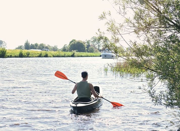 Stijlvolle keuken in Huisje in Echtenerbrug, vakantiehuis aan het Tjeukemeer, Friese meren.
