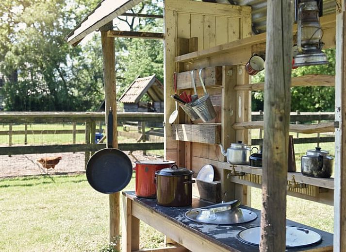 Stijlvolle keuken in Huisje in Echtenerbrug, vakantiehuis aan het Tjeukemeer, Friese meren.