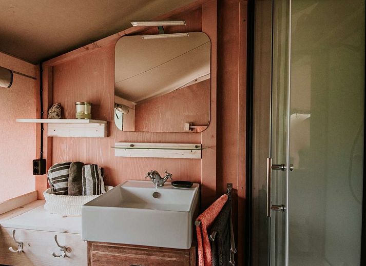 Verblijf 100223 - Vakantiewoning Tjeukemeer - Vakantiehuis Kampari - Luxe Safaritent - De Jungle