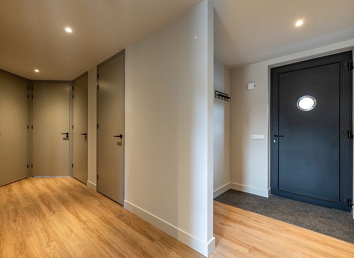 Blick von der Veranda des Einfamilienhauses in Follega, Tjeukemeer, Friesische Seen.