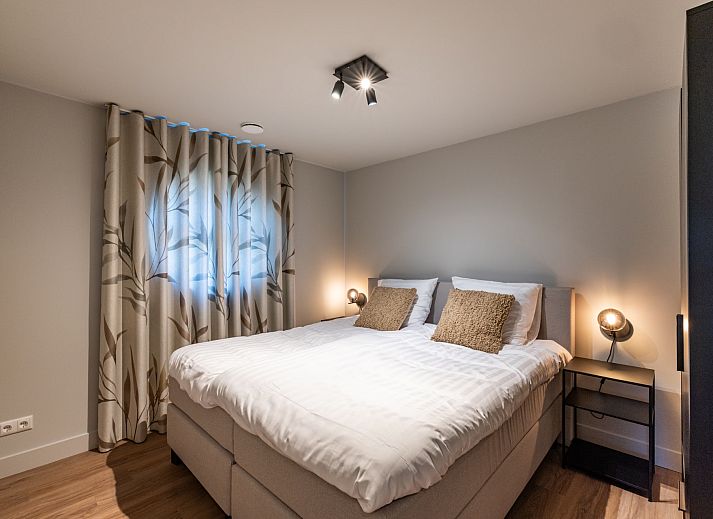 Blick von der Veranda des Einfamilienhauses in Follega, Tjeukemeer, Friesische Seen.