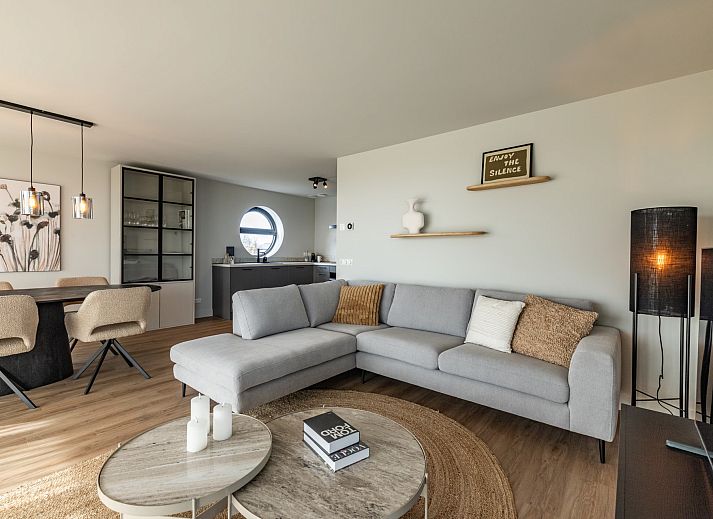 Blick von der Veranda des Einfamilienhauses in Follega, Tjeukemeer, Friesische Seen.