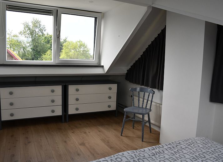 Veranda van vakantiehuis FR199 in Rohel biedt zitgelegenheid met uitzicht op Friese meren.