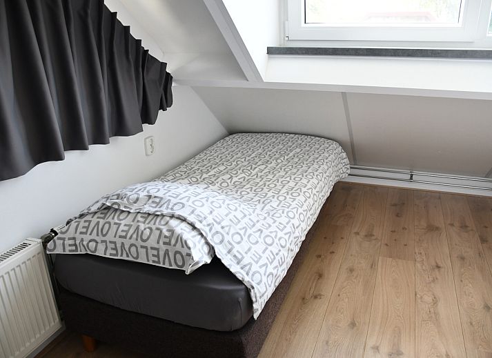 Uitzicht over groene velden en water nabij vakantiehuis FR199 in Rohel, Friese meren.