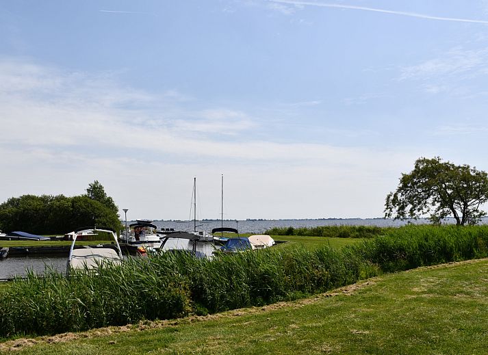 Praktische wasruimte in vakantiehuis FR199 in Rohel met wasmachine en droger.