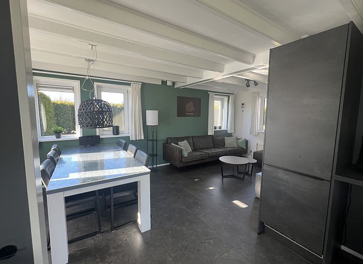 Zandstrand bij Tjeukemeer nabij FR257 vakantiehuis in Rohel, Friese meren.