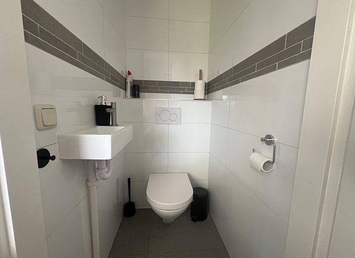 Uitzicht op weilanden rondom FR257 vakantiehuis in Rohel, Tjeukemeer, Friese meren.