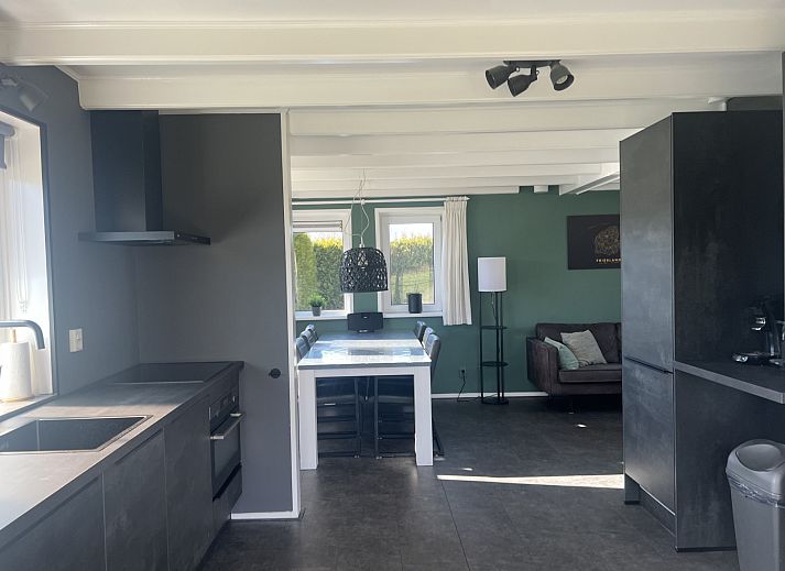 Uitzicht op weilanden rondom FR257 vakantiehuis in Rohel, Tjeukemeer, Friese meren.