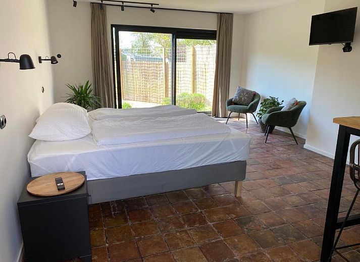 Bright bedroom in Bed & Breakfast Zeeland, Noordwelle, with comfortable bed and tiled floor.