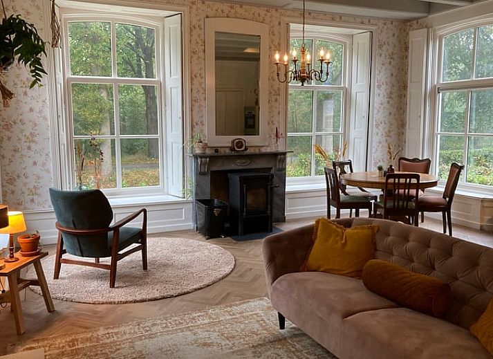 Vacation cottage in Langweer overlooking the beautiful garden in the Frisian lakes.