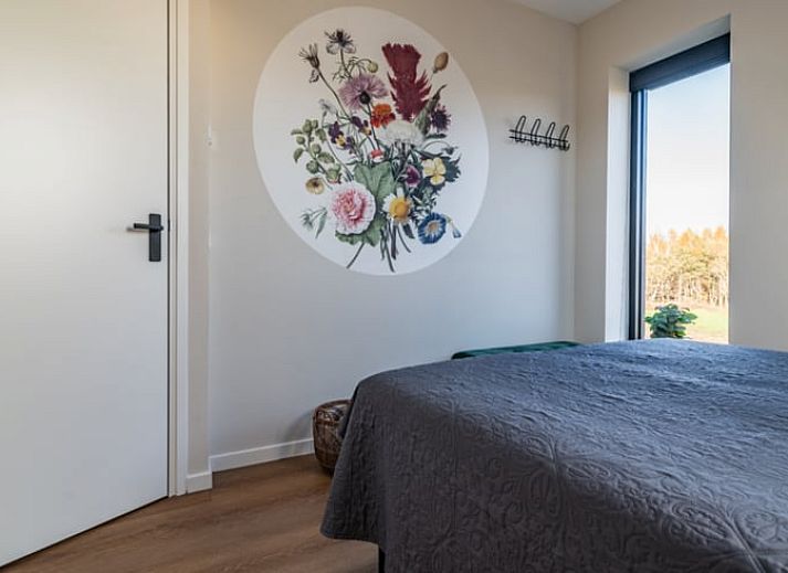 Uitzicht vanaf het terras van Huisje in Sint Nicolaasga op de Langweerderwielen tijdens zonsondergang.