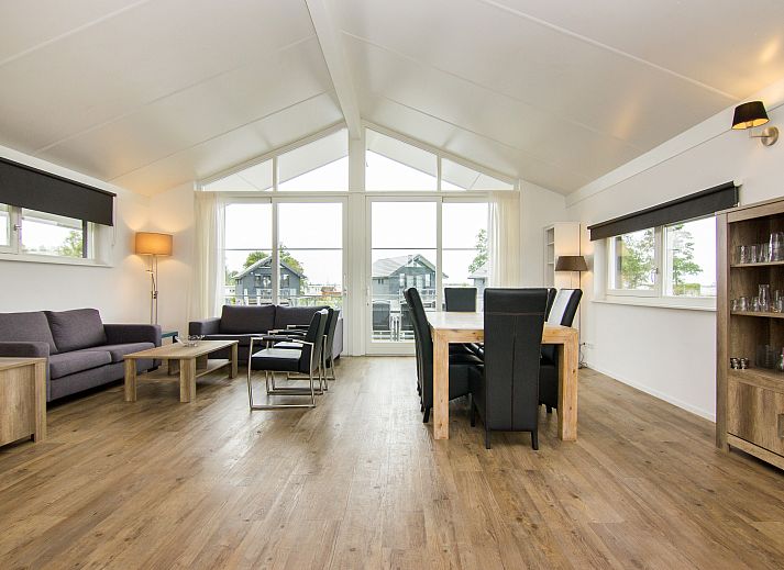 Wasserpark Sneekermeer 8-Personen-Wohnung mit Blick auf das Wasser in Terherne, Friesische Seen.