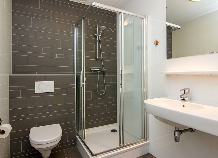 Modernes Wohnzimmer im Ferienhaus Waterpark Sneekermeer in Terherne, Friesische Seen.