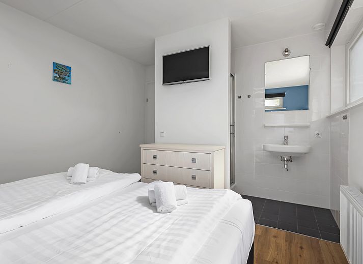 Stilvolles Badezimmer im Ferienhaus Waterpark Sneekermeer, Terherne, Friesische Seen.