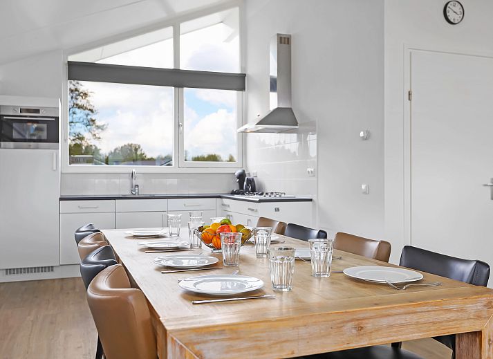 Geraeumiger Wohnraum im 8-Personen-Haus Waterpark Sneekermeer, Terherne.