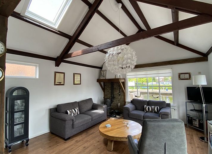 Ferienhaus im Hafen von Terherne am Sneekermeer mit grosser Terrasse und schoener Aussicht ueber die friesischen Seen.