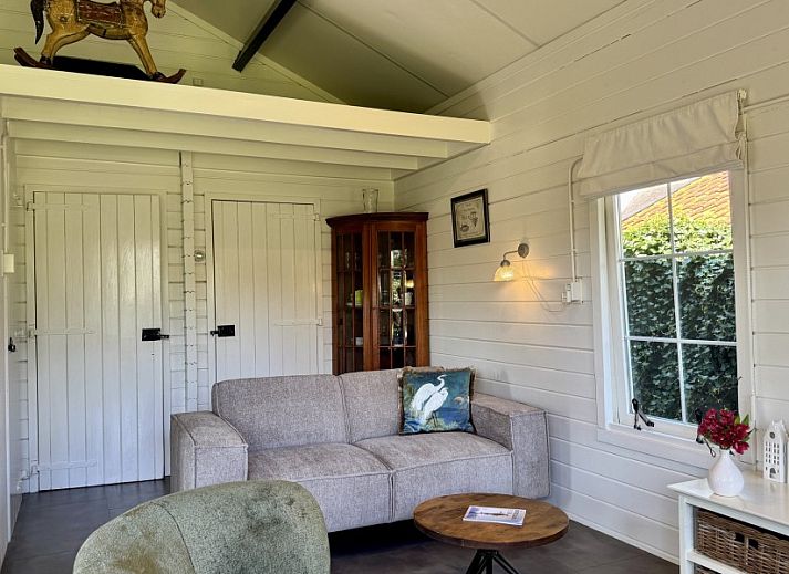 Ferienhaus De Koumelker in Terherne am Sneekermeer, umgeben von Natur und Wasser, ideal zum Entspannen an den friesischen Seen.