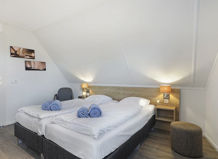 Stilvolle Sitzecke im Wasserpark Terherne, ideal zum Entspannen in einem 6-Bett-Wasserhaus.